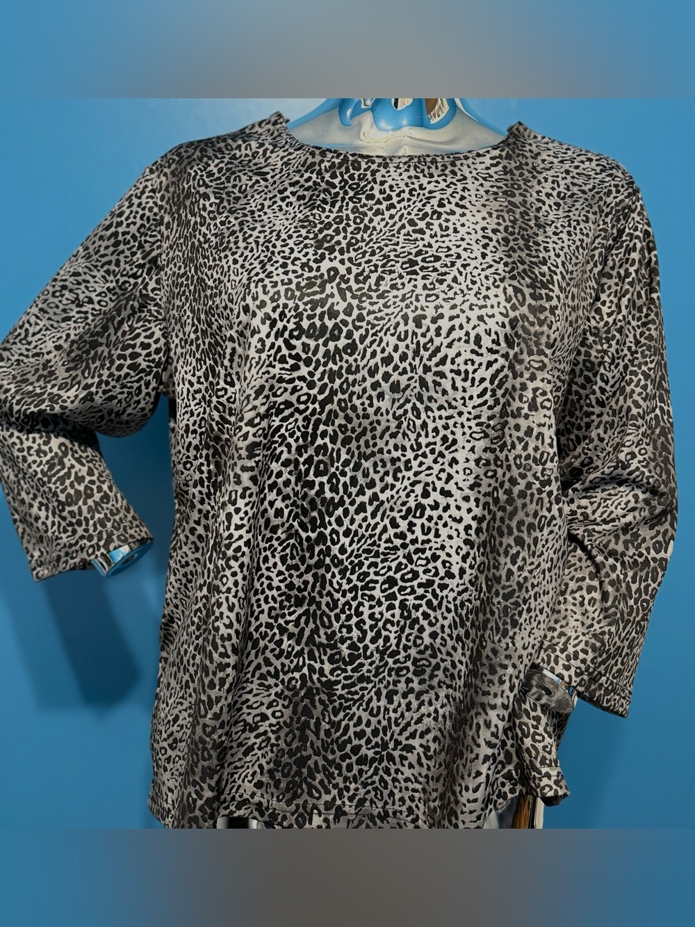 Vintage Tofry Women's Black and Cream Leopard Print Top XLarge